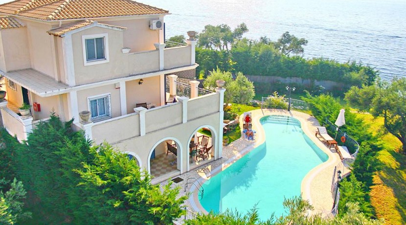 Corfou - Kassiopi belle villa en bord de mer